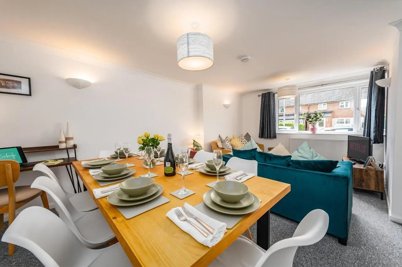 Stylish North Cambridge 4 Bed House Apartment Milton   Milton (Cambridgeshire)
