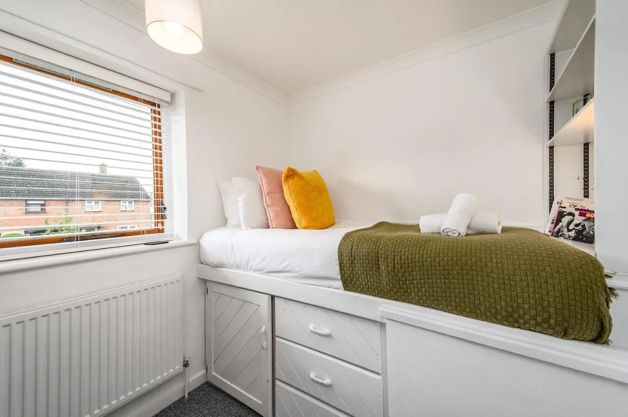 Stylish North Cambridge 4 Bed House Apartment Milton  United Kingdom
