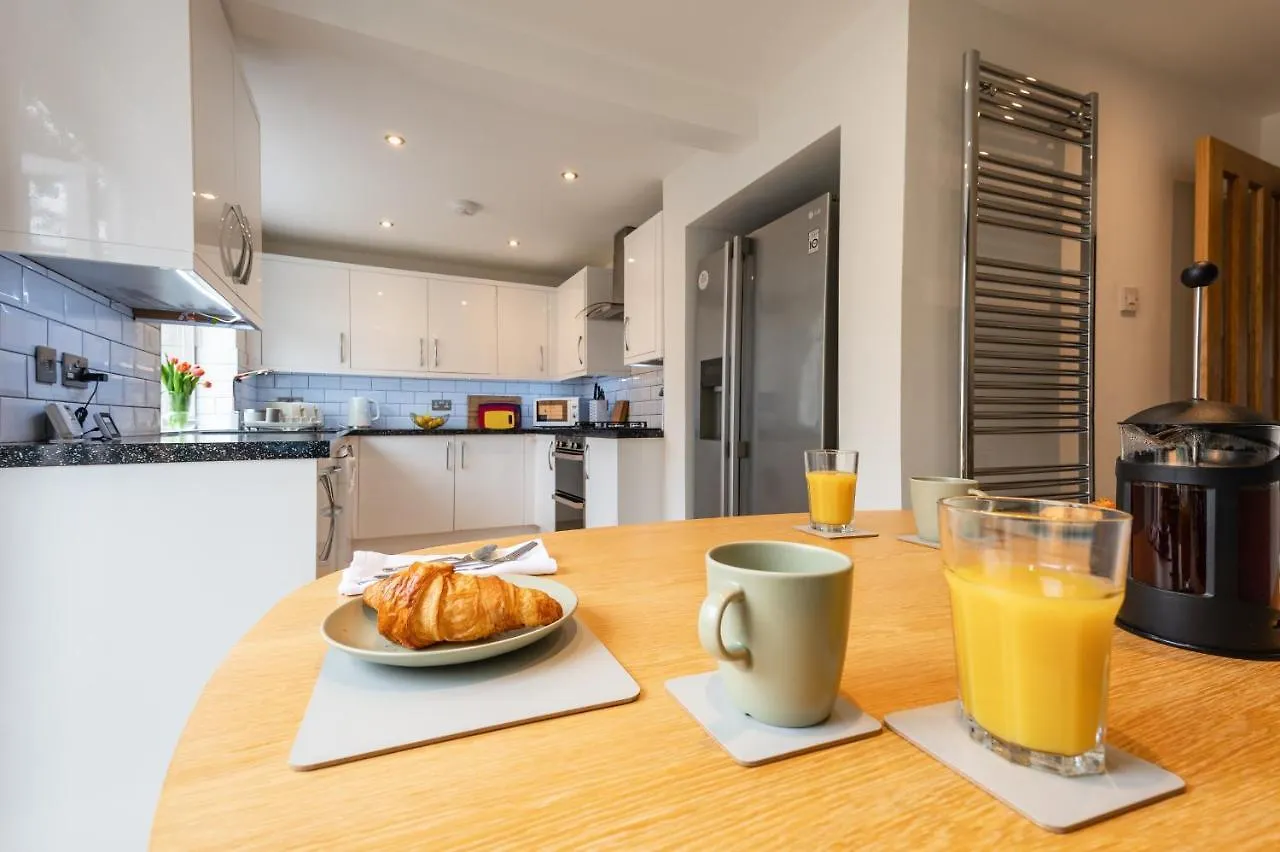 Stylish North Cambridge 4 Bed House Apartment Milton  United Kingdom